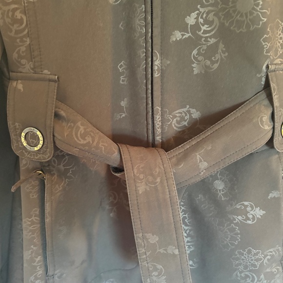 LOLE RAINCOAT 🖤☔️ - Picture 6 of 6